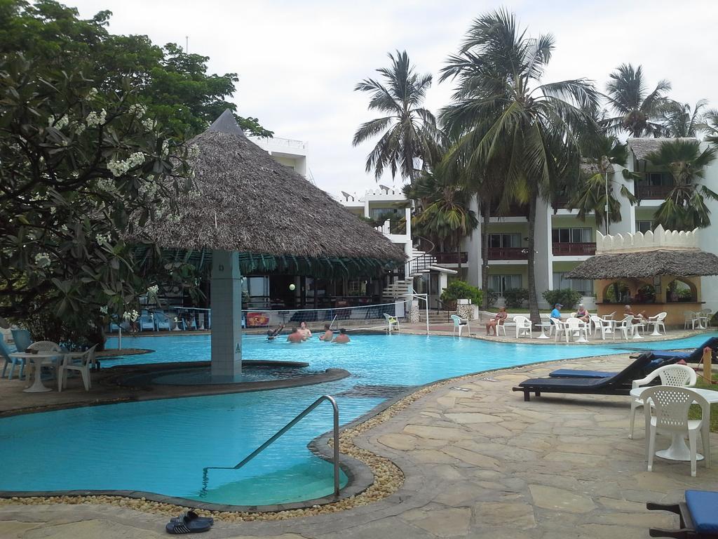 Bamburi Beach Hotel Exteriör bild