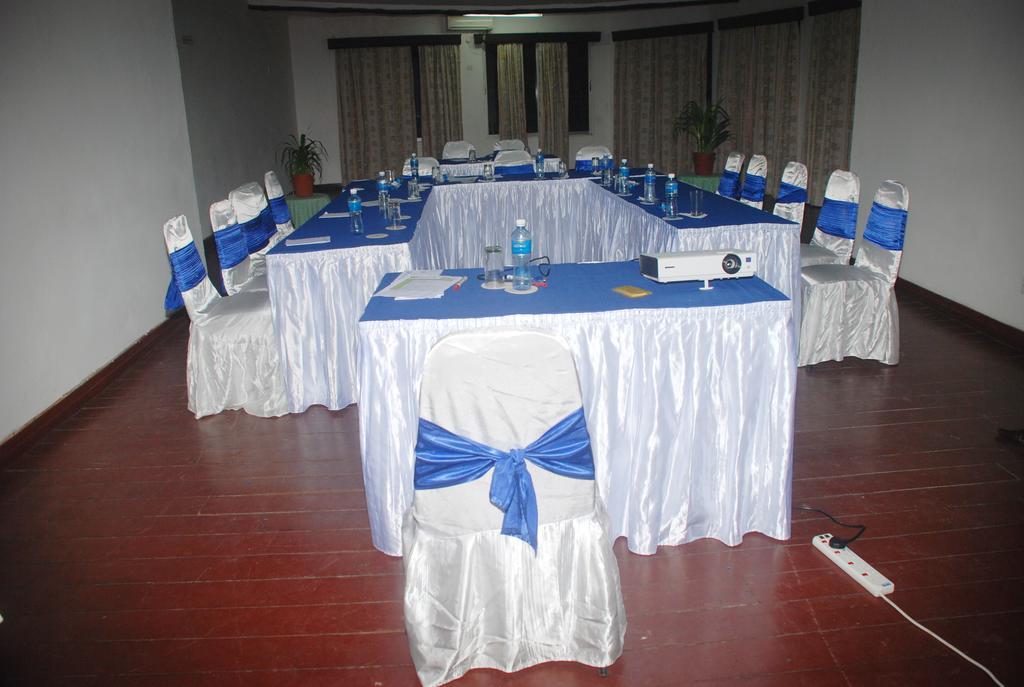 Bamburi Beach Hotel Exteriör bild