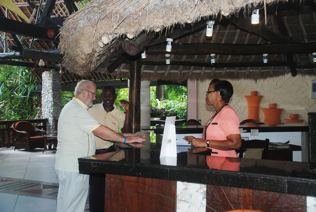 Bamburi Beach Hotel Exteriör bild