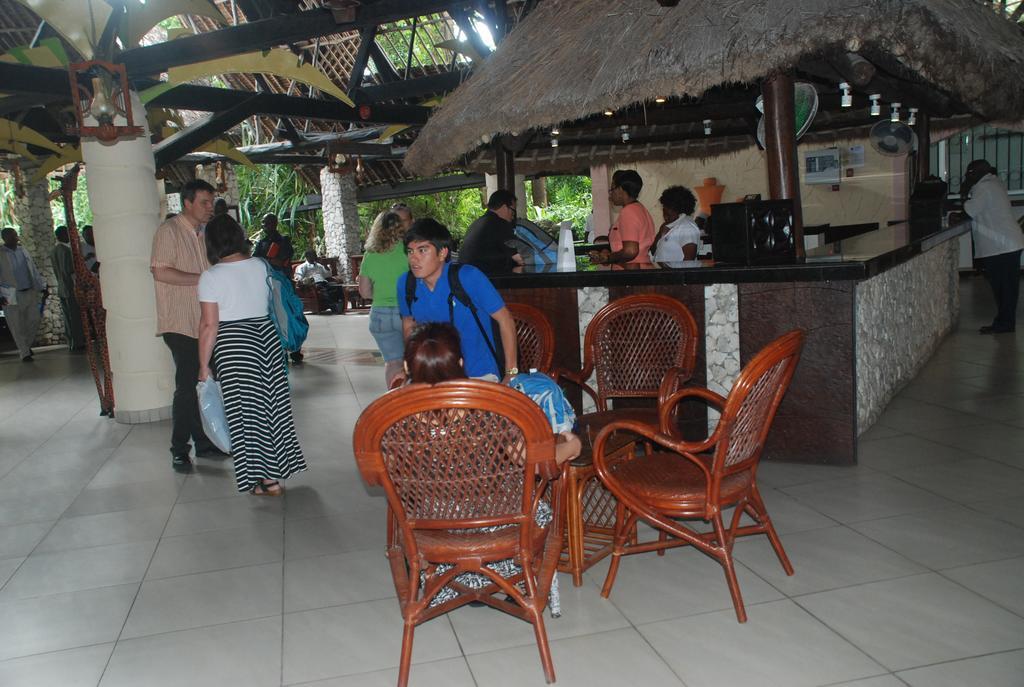 Bamburi Beach Hotel Exteriör bild