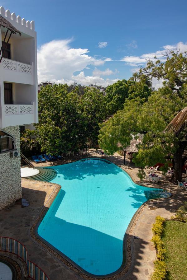 Bamburi Beach Hotel Exteriör bild