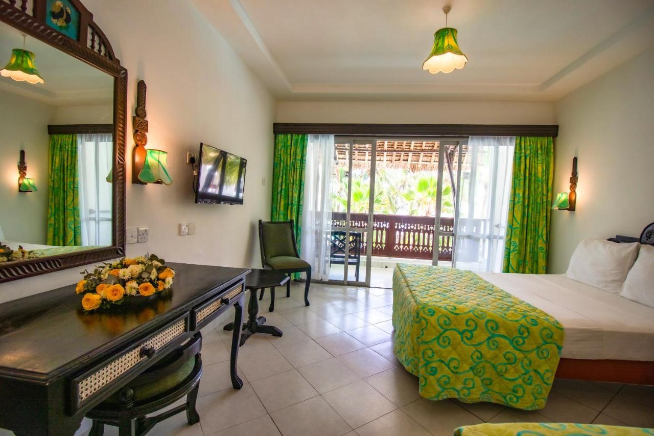 Bamburi Beach Hotel Exteriör bild