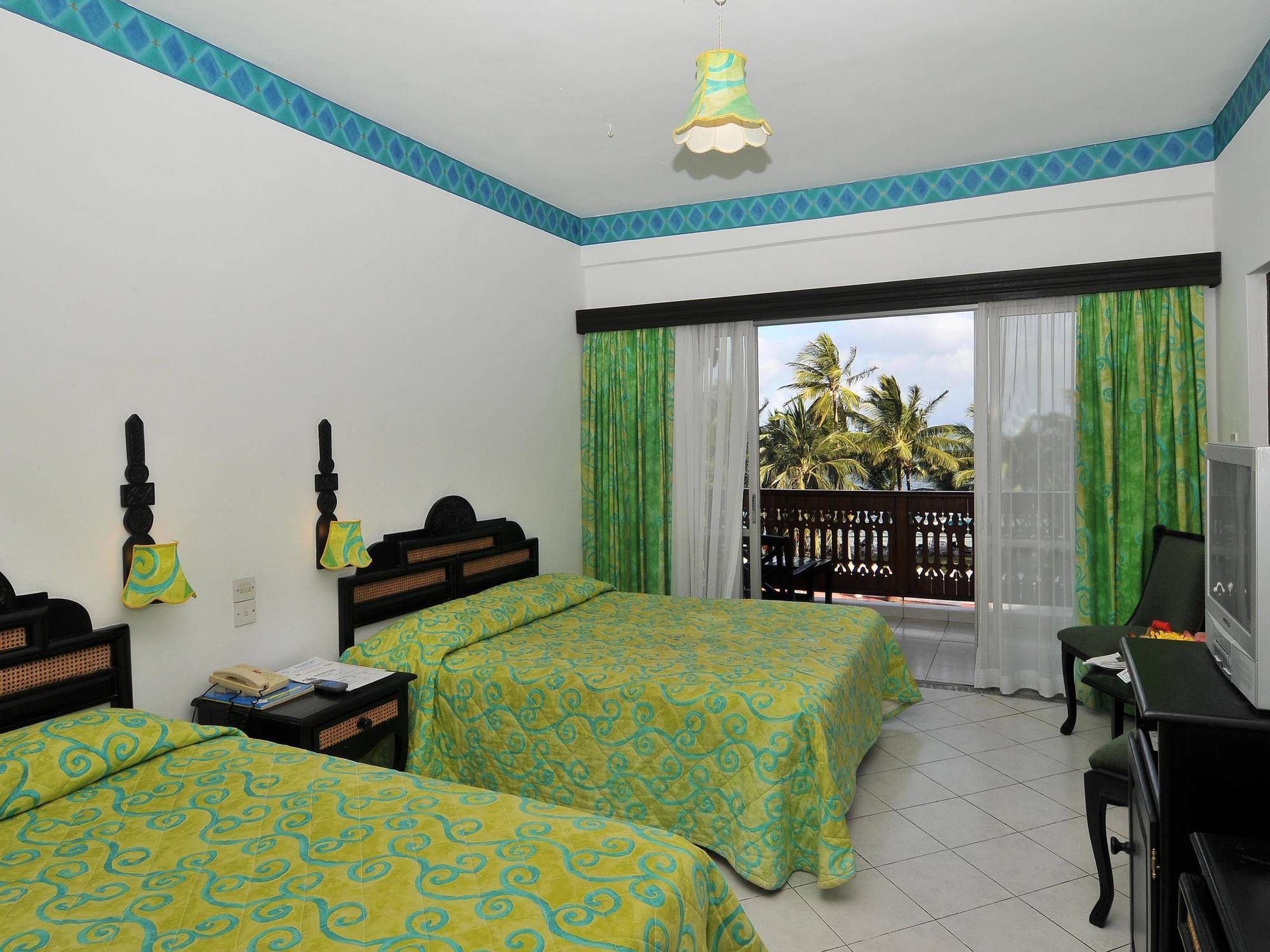 Bamburi Beach Hotel Exteriör bild